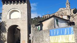 Todi, rubata la bandiera dell'Ucraina. Era stata affissa su iniziativa della scuola primaria 