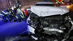 Due auto si schiantano nella notte lungo la Flaminia a Nocera Umbra: feriti i conducenti