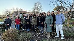 Alla Comunità Incontro piantato l'olivo in ricordo di don Pierino. Accanto all'albero una targa con un messaggio