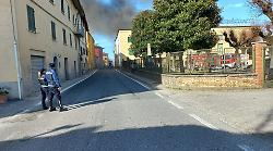 Incendio a Lerchi, tutte le misure di emergenza del Comune di Città di Castello: evacuati 50 bambini da scuola