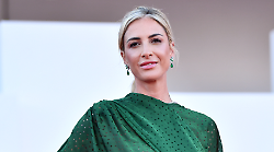 Ema Stockholma, chi è l'ospite alla finale di Dalla strada al Palco: gli abusi della madre, il cambio del nome e la passione per l'arte