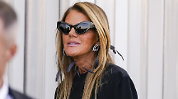 Anna Dello Russo, chi è l'opinionista del Dopofestival a Sanremo 2025: la carriera da Vogue e l'immenso archivio di moda