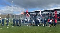 I tifosi del Perugia caricano la squadra per la trasferta di Lucca. Oltre 200 all'antistadio del Curi tra cori, bandiere e fumogeni