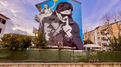 A Narni Scalo l'11esimo murale sui personaggi del cinema è dedicato a Pierpaolo Pasolini