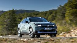 C4 e C4X: la Citroen ed il segmento C. Motorizzazioni elettriche ed elettrificate, da 100 a 156 Cv