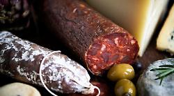 Muore dopo aver mangiato un salume con listeria: ecco i consigli degli esperti per evitare il batterio
