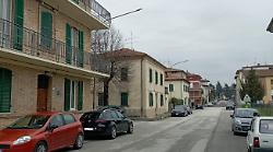 Parla al telefono con l'amica e intanto le svaligiano casa