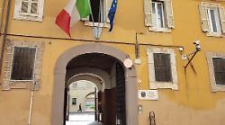 Vittima di aggressioni da parte del fidanzato, scappa e si rifugia nella caserma dei carabinieri. Arrestato un 24enne