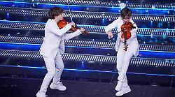 Twins Violins ospiti da Caterina Balivo su Rai 1 venerdì 28 febbraio: dall'incontro con Chris Martin dei Coldplay al successo con Sanremo