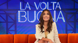  La Volta Buona stasera in tv venerdì 28 febbraio su Rai 1: Caterina Balivo ospiterà l'attore Massimo Ghini e i Twin Violins, il duo che ha incantato Sanremo
