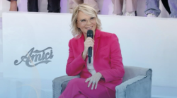 Amici oggi in tv domenica 2 marzo su Canale 5 con Maria De Filippi: scopri gli ospiti della puntata e chi sono i due allievi assenti 