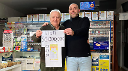 Gubbio, vince 50 mila euro con il Maxi Miliardario. Festa alla tabaccheria Messina 