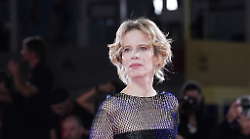 Sonia Bergamasco ospite da Caterina Balivo oggi in tv a La Volta Buona, martedì 4 marzo su Rai 1: l'attrice parlerà del nuovo film Il Nibbio