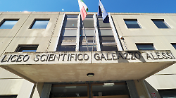Perugia, niente certificazioni linguistiche al liceo Alessi: scoppia la bufera. Studenti e genitori contro la preside: "Bastava una firma"