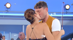 Uomini e Donne, Barbara De Santi esce dal programma con Ruggiero D'Andrea, venerdì 7 marzo: scopri tutte le storie d'amore della dama