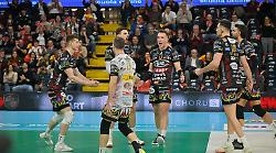 La Sir soffre ma vince gara 1, Modena battuta 3-1 in rimonta