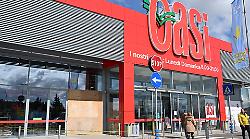 Furgone usato come ariete, tentata spaccata in un centro commerciale 
