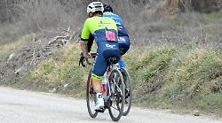 Strade Bianche, un eroico ciclista alla Gran Fondo con una gamba sola