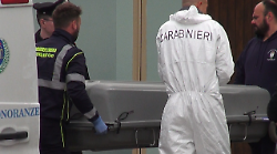 Mamma strangolata per esasperazione, ipotesi domiciliari per la figlia arrestata. Domani autopsia. Il punto sul caso