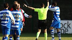 Bistecche, panini e bottiglie dagli spalti: assistente colpito e maxi multa alla Narnese