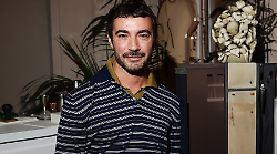 Dario Vitale, chi è il nuovo direttore creativo di Versace che prenderà il posto di Donatella: dall'esperienza con Prada, al successo con Miu Miu