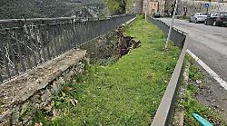 Narni, frana tratto di muro di contenimento vicino Porta Romana. Fronte di 8 metri si apre sulla Flaminia