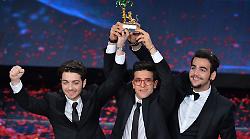 Il Volo ospite stasera in tv sabato 15 marzo su Canale 5: dalla vittoria del Festival di Sanremo 2015 alle polemiche recenti sul cachet