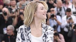 Emilie Dequenne, chi era l'attrice morta per tumore a 43 anni: da stella del cinema dopo il film Rosetta alla lotta contro la malattia