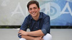 Tommaso Cassissa a La volta buona, chi è il comico da milioni di followers sui social: gli inizi, l'amicizia con Olly e la vita privata