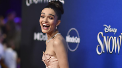 Biancaneve arriva al cinema. Nonostante le polemiche, la critica parla al momento di "migliore live action Disney degli ultimi anni". Tutto quello che c'è da sapere sul film.