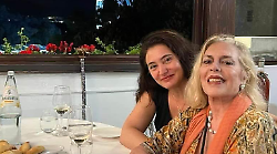 Nadia Cassini, l'addio della figlia che l'aiutò nel periodo più buio: dall'intervento al naso finito male al ritiro dalle scene