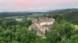 Ex convento di monache e oggi resort a 5 stelle e ristorante con stella Michelin: riparte la stagione di Castel Monastero