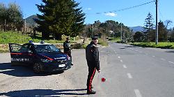 Terni, donna di 38 anni perseguita assistente sociale e viene arrestata dai carabinieri. Convalidato il fermo