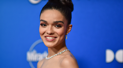 Rachel Zegler, chi è l'attrice che interpreta Biancaneve nel live-action: da vittima di discriminazione razziale a stella del cinema