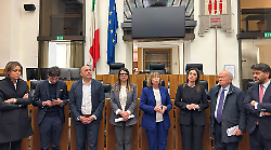 Aumento delle tasse, l'opposizione protesta in Regione e occupa il consiglio: "Un momento drammatico per l'Umbria"