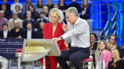 Avanti un altro! By night stasera in tv giovedì 27 marzo su Canale 5: ospite in studio Maria De Filippi e Angelo Pintus 