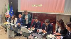 Stangata fiscale, opposizione all'attacco: "Bugie sulla manovra, ecco i dati che non vi hanno mostrato. Andiamo dal prefetto, si devono dimettere"