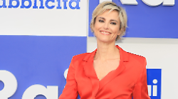 Da Noi… a Ruota Libera con Francesca Fialdini oggi in tv, domenica 30 marzo su Rai 1: Barbara Bouchet ospite in studio 