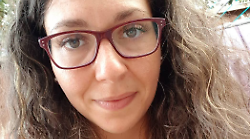 Laura aggredita alle spalle: il marito l'ha strangolata stringendole il collo con un oggetto 