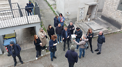 Terni, segnalate tracce di messe nere all'interno del cimitero durante il sopralluogo della commissione del Comune