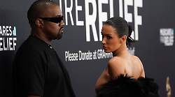 Kanye West conferma la separazione da sua moglie con la nuova canzone BIANCA: "Non le piace cosa twitto"