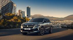 Renault Austral si rinnova e cambia look. Tutti gli aggiornamenti e i ritocchi al design