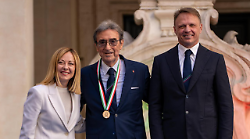 Riccardo Cotarella premiato Maestro dell'arte vitivinicola italiana da Giorgia Meloni a Palazzo Chigi