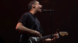 Viva la Vita al PalaTerni: Francesco Gabbani in concerto tra karma e magia