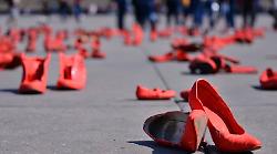 Non lasciare alla vittima di femminicidio il cognome del suo assassino