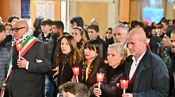 Fiaccolata in ricordo di Ilaria Sula, Stefania Proietti in lacrime: "Insieme per dire basta una volta per tutte"