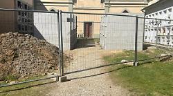 I lavori di ampliamento del cimitero scatenano polemiche contro progettisti e Comune