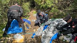 Narni, spaccio di stupefacenti e bivacchi nei boschi in località Cammartana: controlli anche con gli elicotteri dei Carabinieri
