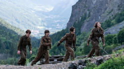 Fuochi d'artificio stasera in tv martedì 15 aprile su Rai 1: trama e cast della serie evento dedicata alla Liberazione 