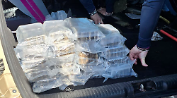 Droga nella bombola del gas dell'automobile: sequestro di hashish per 400 mila euro e settantenne arrestato